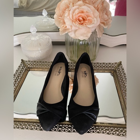 Coach and Four Shoes - 💋Coach and four Black flats